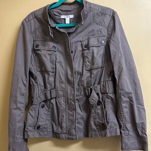 Loft size 12 dark tan jacket with lots of detail. Hip length. 100% cotton.